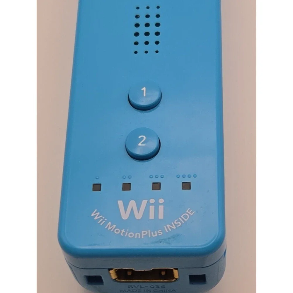 Light Blue Wii Nintendo Motion Plus Controller With Sleeve And Strap Tested